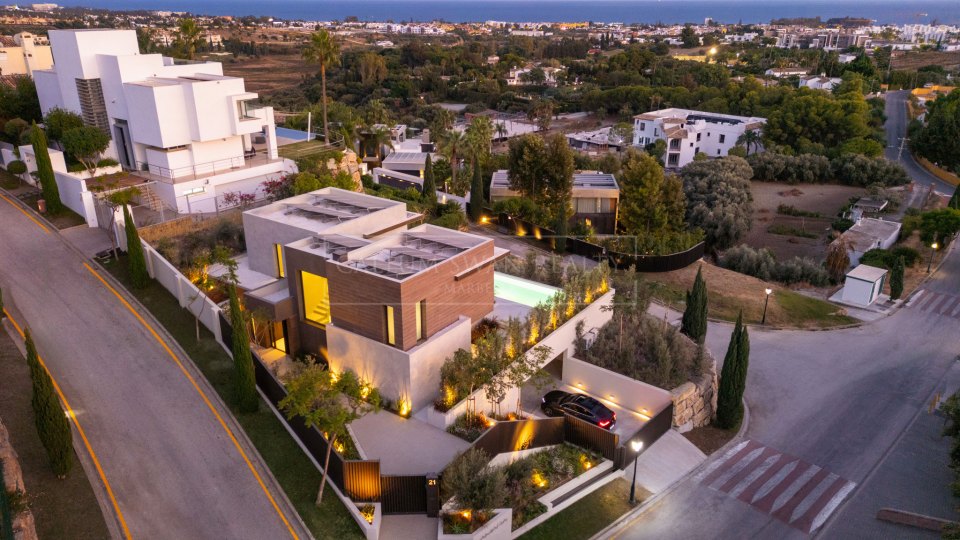 Benahavis, Elegante villa de nueva construcción con vistas al mar en venta en Los Flamingos, Benahavís