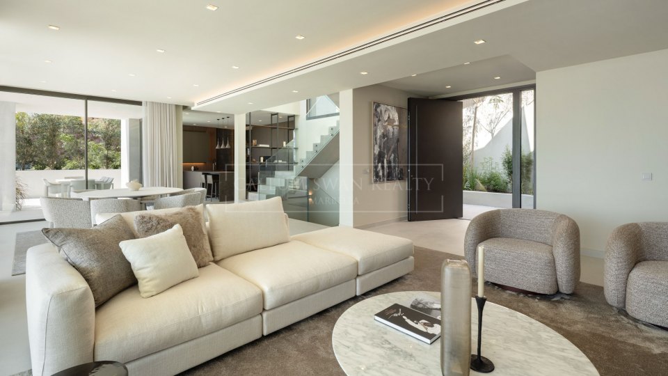 Benahavis, Elegante villa de nueva construcción con vistas al mar en venta en Los Flamingos, Benahavís