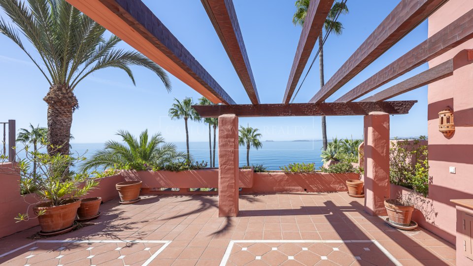 Estepona, Renovated Beachfront Penthouse for Sale in Cabo Bermejo, Estepona