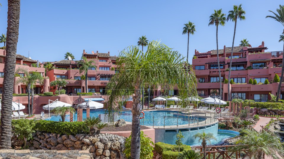 Estepona, Renovated Beachfront Penthouse for Sale in Cabo Bermejo, Estepona