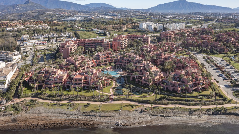 Estepona, Renovated Beachfront Penthouse for Sale in Cabo Bermejo, Estepona