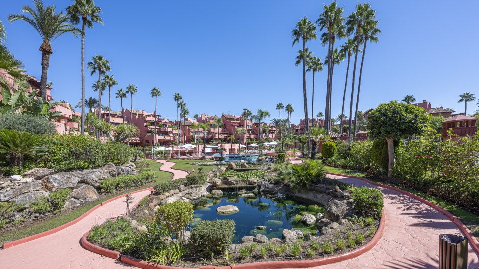 Estepona, Renovated Beachfront Penthouse for Sale in Cabo Bermejo, Estepona