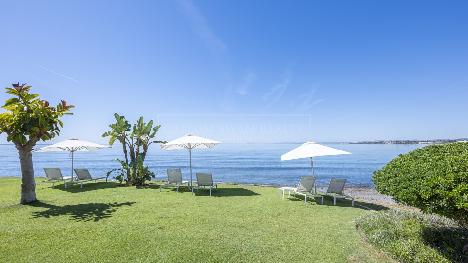 Estepona, Renovated Beachfront Penthouse for Sale in Cabo Bermejo, Estepona