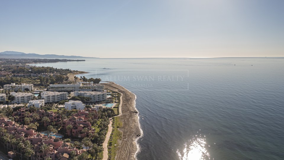 Estepona, Renovated Beachfront Penthouse for Sale in Cabo Bermejo, Estepona