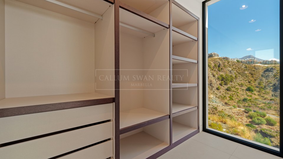Benahavis, Elegante villa moderna con vista al valle en Lomas de La Quinta, Benahavís