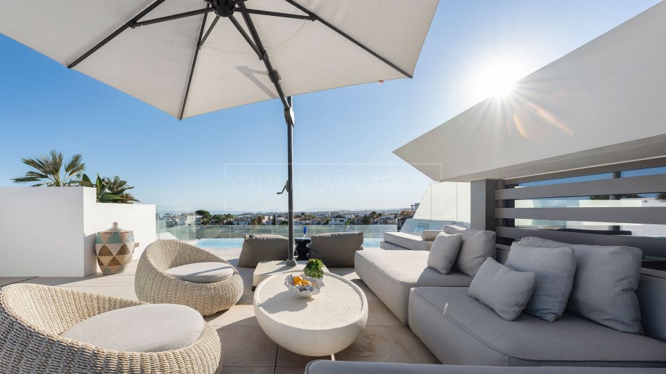 Nueva Andalucia, Villa contemporánea con vistas panorámicas en venta en el Valle del Golf de Marbella