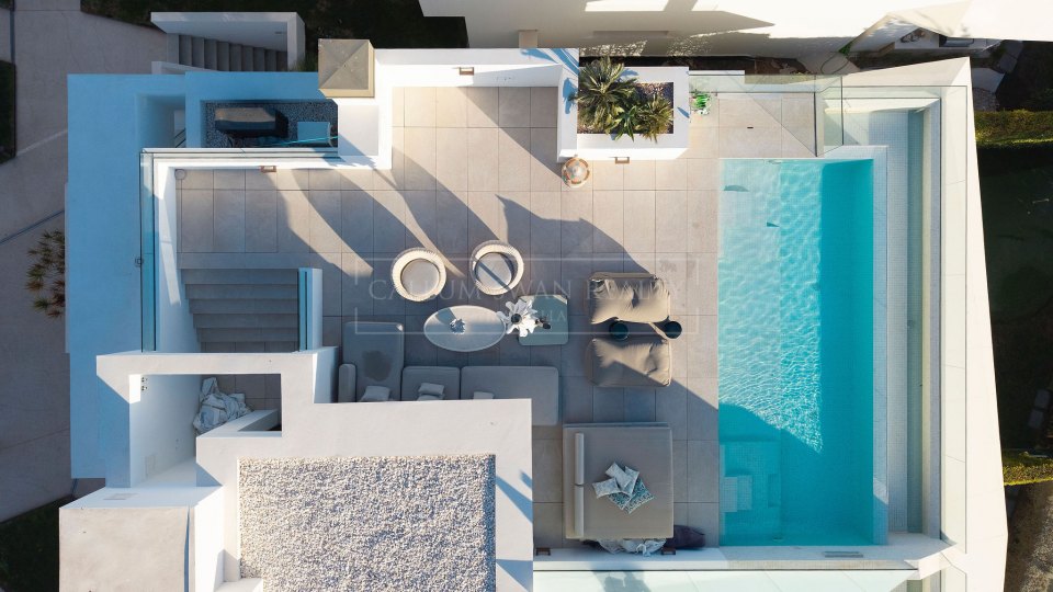 Nueva Andalucia, Villa contemporánea con vistas panorámicas en venta en el Valle del Golf de Marbella