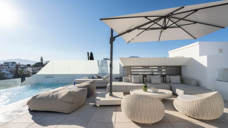 Nueva Andalucia, Villa contemporánea con vistas panorámicas en venta en el Valle del Golf de Marbella