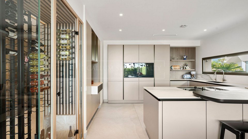 Nueva Andalucia, Villa contemporánea con vistas panorámicas en venta en el Valle del Golf de Marbella