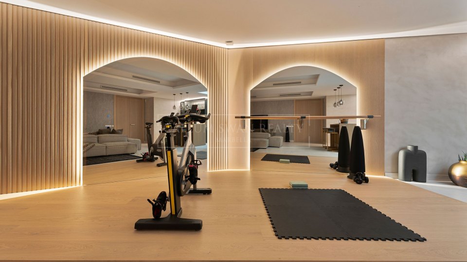 Nueva Andalucia, Villa contemporánea con vistas panorámicas en venta en el Valle del Golf de Marbella