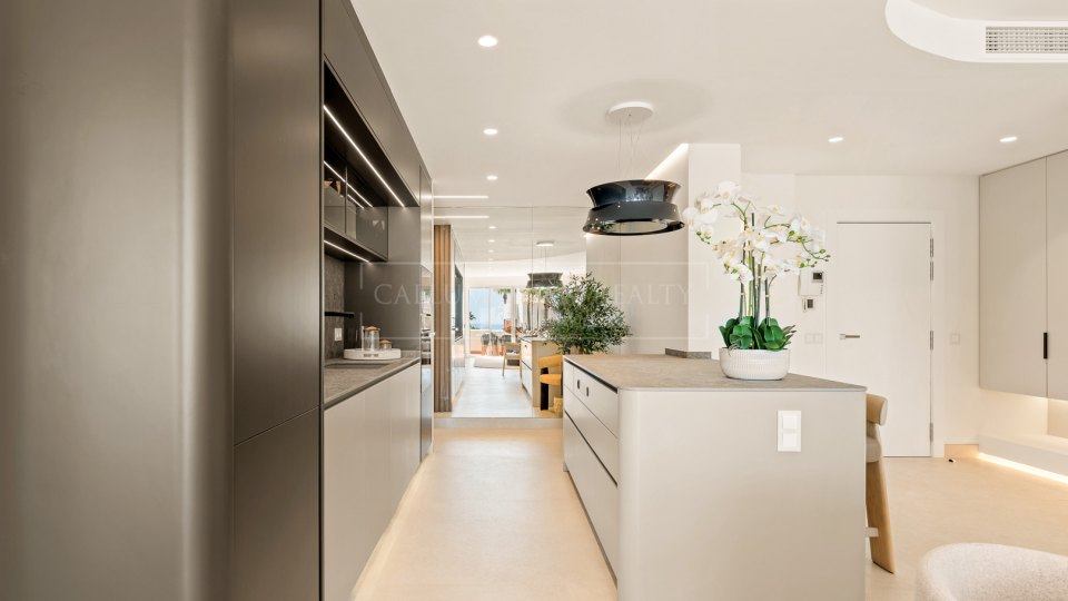 Estepona, Penthouse de luxe en bord de mer avec vue sur la mer à Bahía del Velerín, Estepona