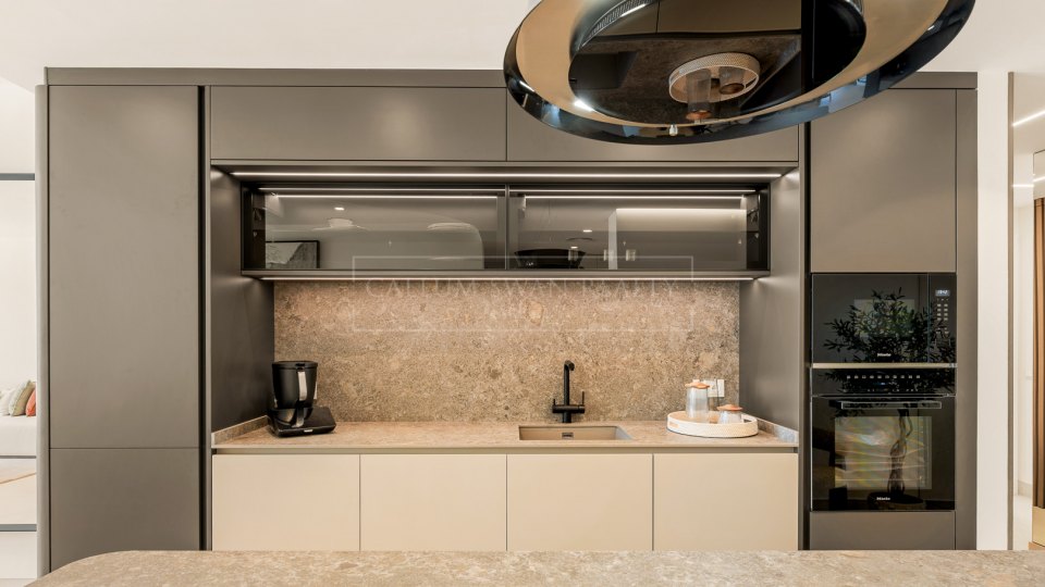 Estepona, Penthouse de luxe en bord de mer avec vue sur la mer à Bahía del Velerín, Estepona