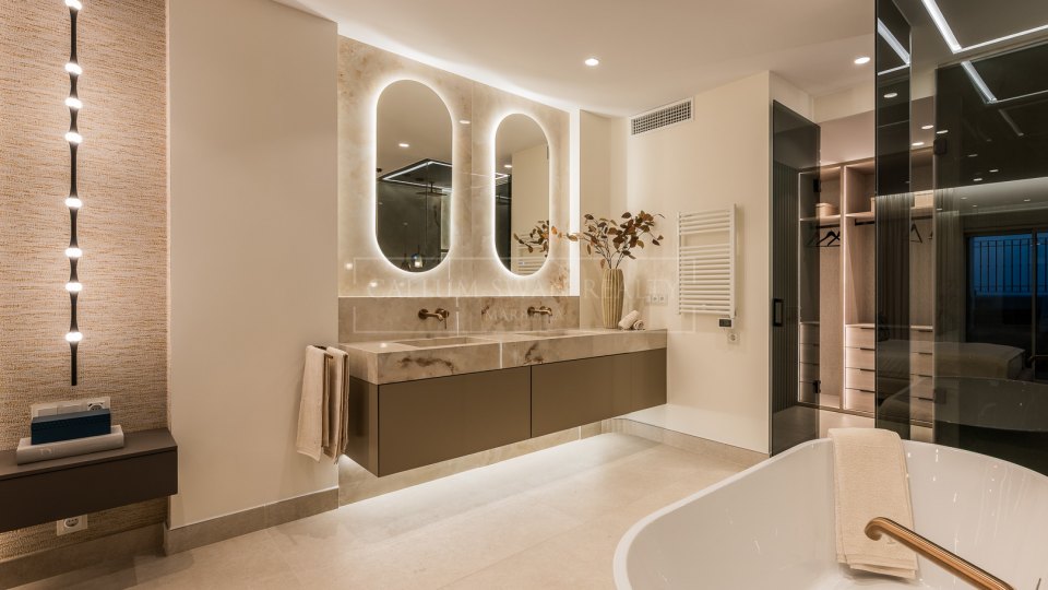 Estepona, Penthouse de luxe en bord de mer avec vue sur la mer à Bahía del Velerín, Estepona