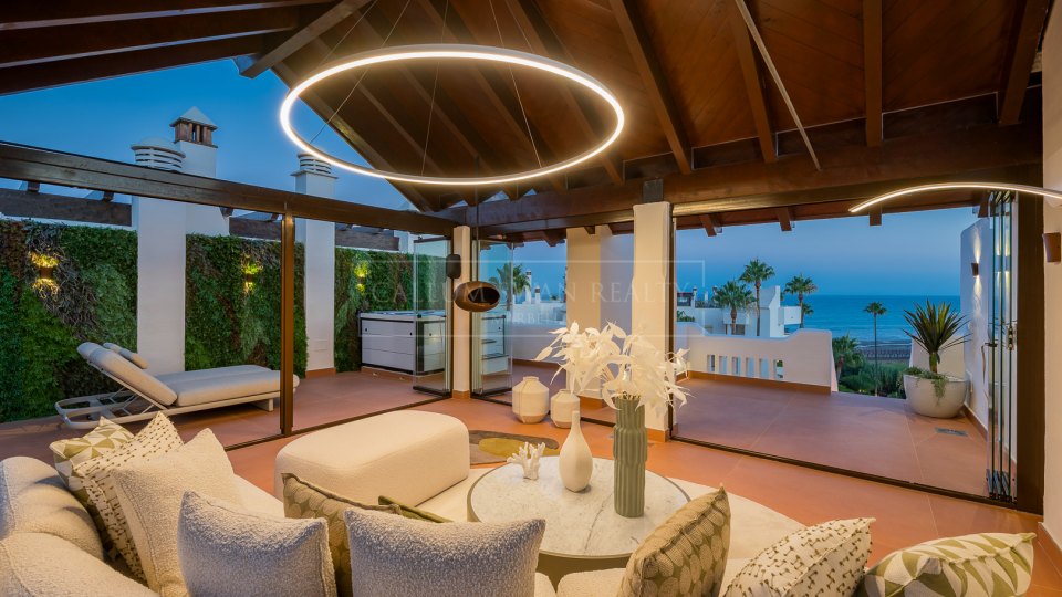 Estepona, Penthouse de luxe en bord de mer avec vue sur la mer à Bahía del Velerín, Estepona