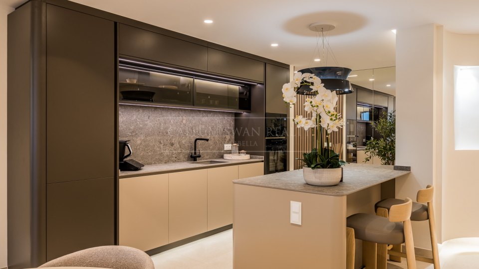 Estepona, Penthouse de luxe en bord de mer avec vue sur la mer à Bahía del Velerín, Estepona