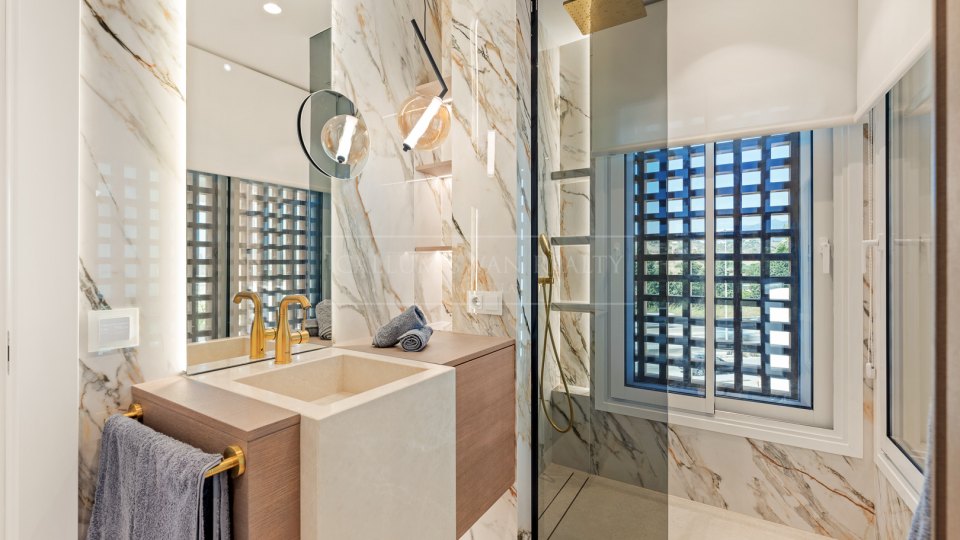 Estepona, Penthouse de luxe en bord de mer avec vue sur la mer à Bahía del Velerín, Estepona