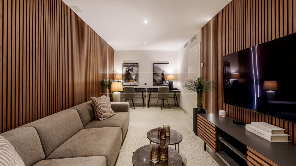 Marbella - Puerto Banus, Contemporánea villa adosada en venta en Puerto Banús