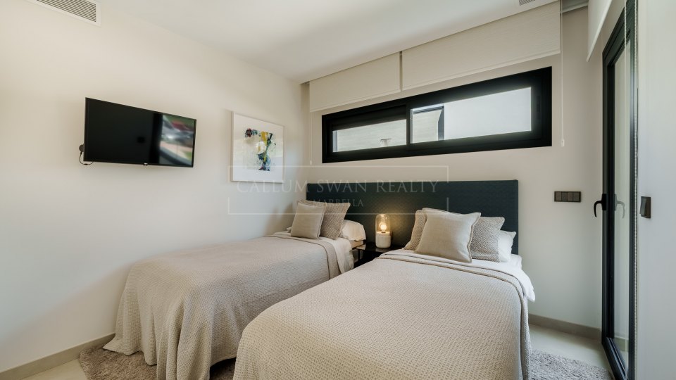 Marbella - Puerto Banus, Contemporánea villa adosada en venta en Puerto Banús