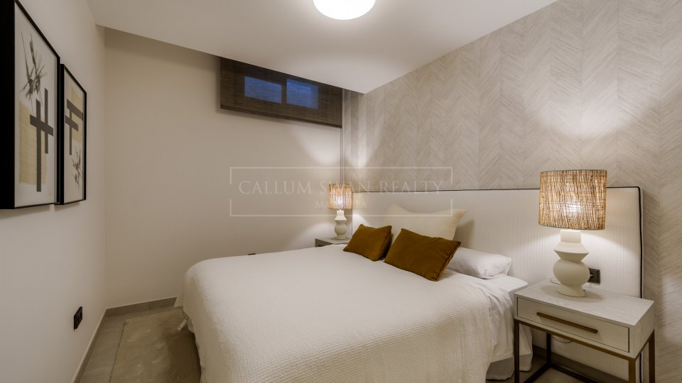 Marbella - Puerto Banus, Contemporánea villa adosada en venta en Puerto Banús