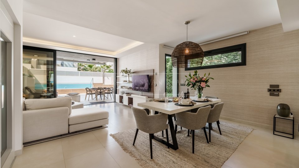 Marbella - Puerto Banus, Contemporánea villa adosada en venta en Puerto Banús