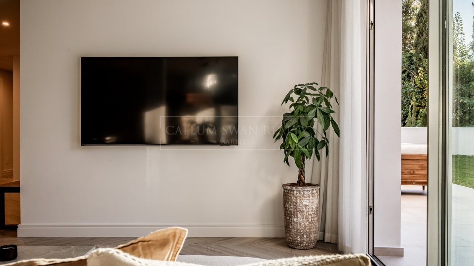 Marbella Golden Mile, Elegante apartamento en planta baja en el prestigioso Kings Hills, Milla de Oro de Marbella