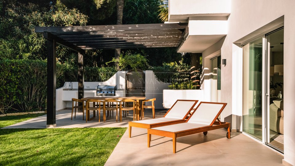 Marbella Golden Mile, Elegante apartamento en planta baja en el prestigioso Kings Hills, Milla de Oro de Marbella