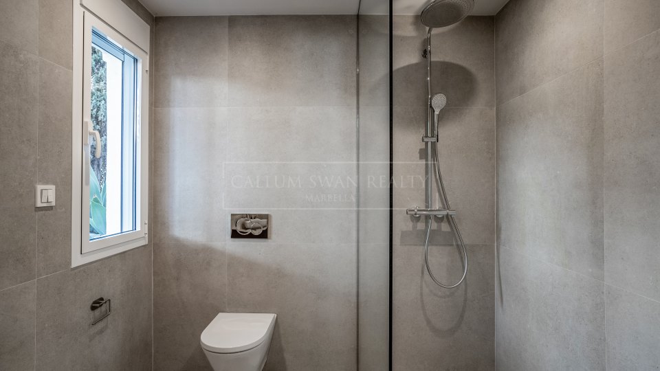 Marbella Golden Mile, Elegante apartamento en planta baja en el prestigioso Kings Hills, Milla de Oro de Marbella