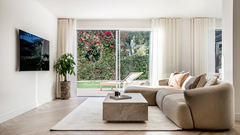Marbella Golden Mile, Elegante apartamento en planta baja en el prestigioso Kings Hills, Milla de Oro de Marbella