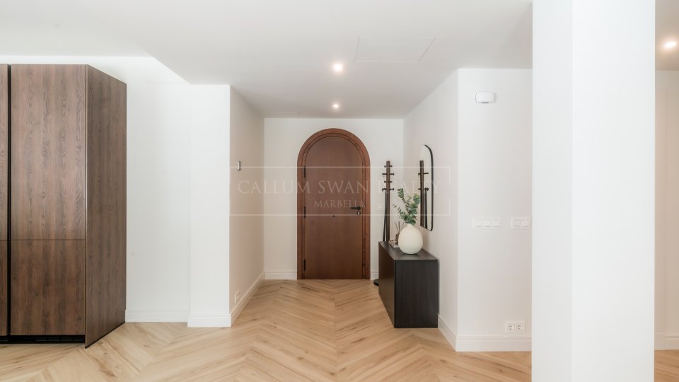 Marbella Golden Mile, Elegante apartamento en planta baja en el prestigioso Kings Hills, Milla de Oro de Marbella