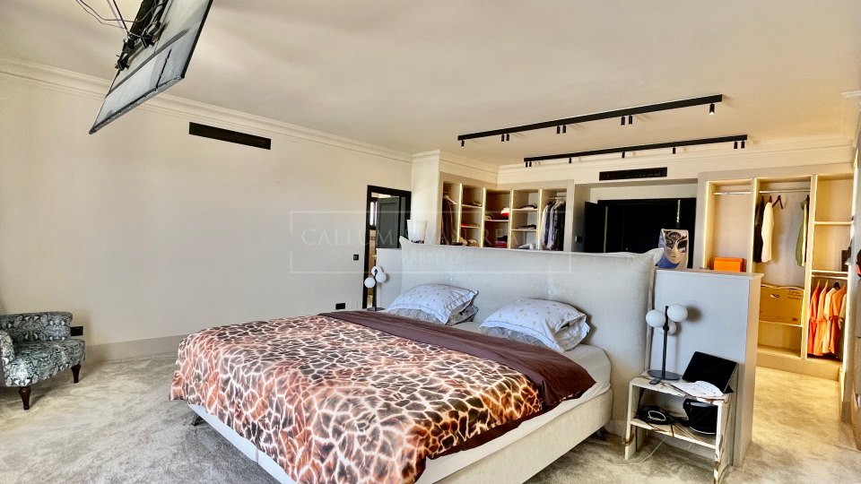 Marbella Golden Mile, Elegante Ático Dúplex con vistas abiertas al Mar en Monte Paraíso Country Club