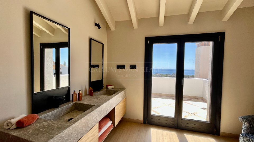 Marbella Golden Mile, Elegante Ático Dúplex con vistas abiertas al Mar en Monte Paraíso Country Club