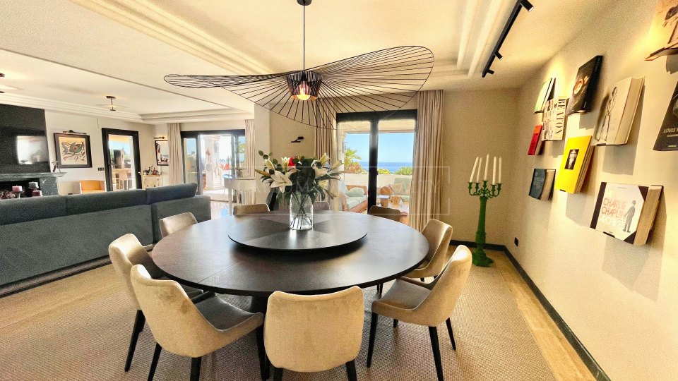 Marbella Golden Mile, Elegante Ático Dúplex con vistas abiertas al Mar en Monte Paraíso Country Club