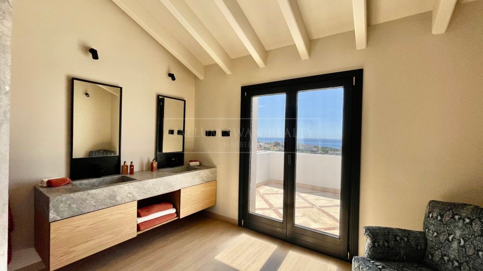 Marbella Golden Mile, Elegante Ático Dúplex con vistas abiertas al Mar en Monte Paraíso Country Club