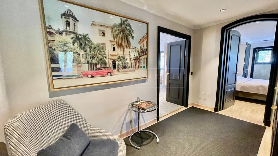 Marbella Golden Mile, Elegante Ático Dúplex con vistas abiertas al Mar en Monte Paraíso Country Club