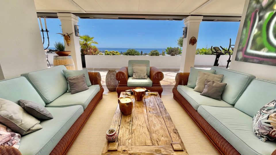 Marbella Golden Mile, Elegante Ático Dúplex con vistas abiertas al Mar en Monte Paraíso Country Club
