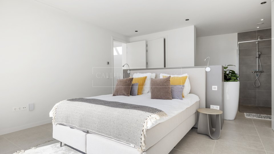 Benahavis, Frontline Golf Villa in La Alqueria, Benahavis