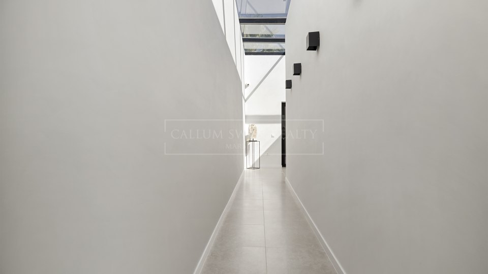 Benahavis, Frontline Golf Villa in La Alqueria, Benahavis
