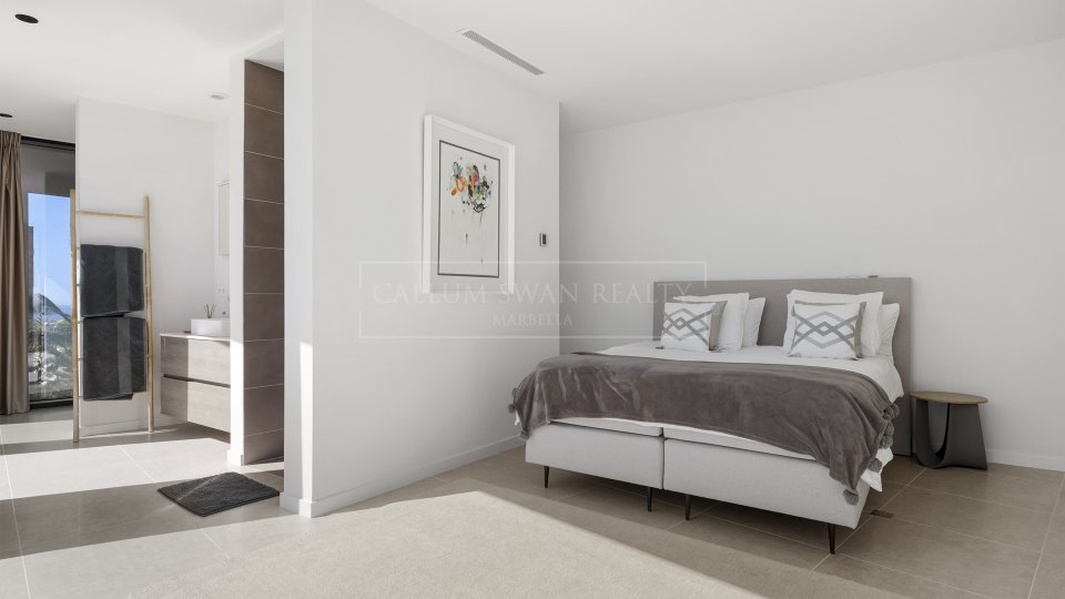Benahavis, Frontline Golf Villa in La Alqueria, Benahavis