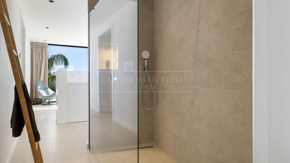 Benahavis, Frontline Golf Villa in La Alqueria, Benahavis