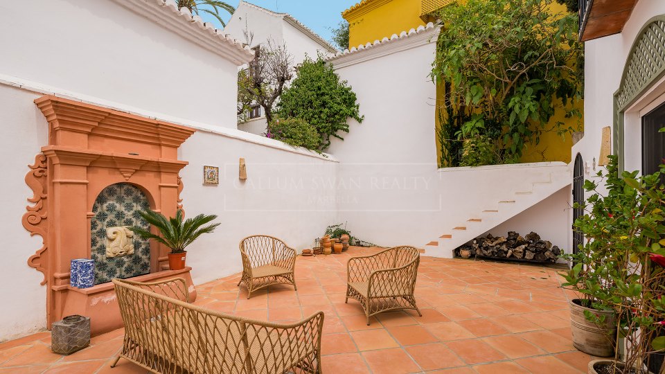 Marbella Golden Mile, Elegant Andalusian-Style Townhouse Steps from Puente Romano, Golden Mile Marbella