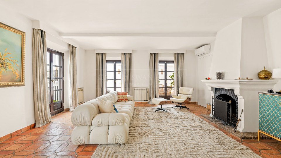 Marbella Golden Mile, Elegant Andalusian-Style Townhouse Steps from Puente Romano, Golden Mile Marbella