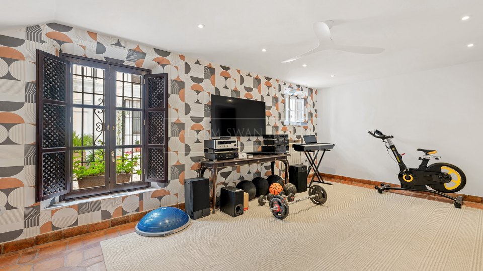 Marbella Golden Mile, Elegant Andalusian-Style Townhouse Steps from Puente Romano, Golden Mile Marbella