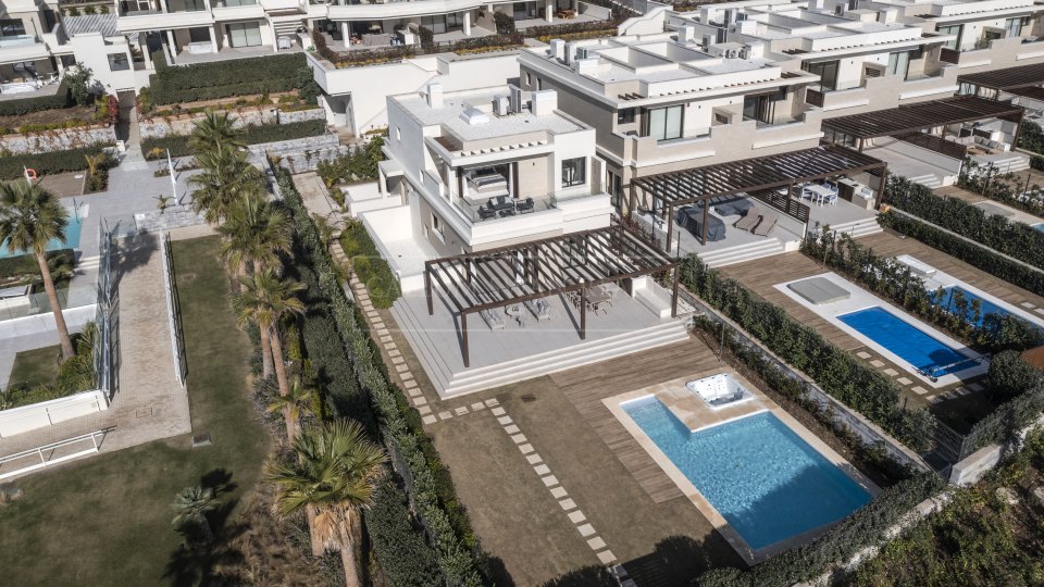 Estepona, Villa en venta frente al mar en Estepona - Nueva Milla de Oro