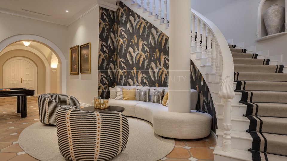 Marbella Golden Mile, Prime Beachfront Villa on Marbella’s Golden Mile