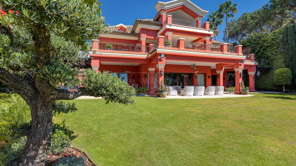 Marbella Golden Mile, Prime Beachfront Villa on Marbella’s Golden Mile