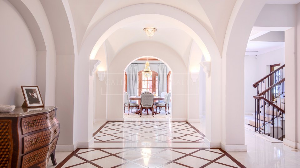 Marbella Golden Mile, Prime Beachfront Villa on Marbella’s Golden Mile