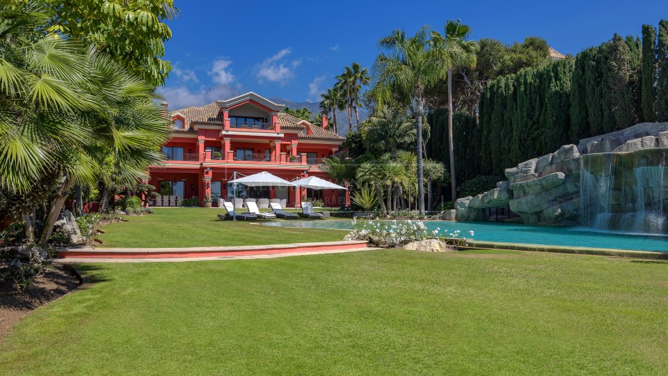 Marbella Golden Mile, Prime Beachfront Villa on Marbella’s Golden Mile