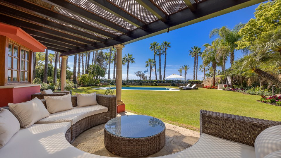 Marbella Golden Mile, Prime Beachfront Villa on Marbella’s Golden Mile