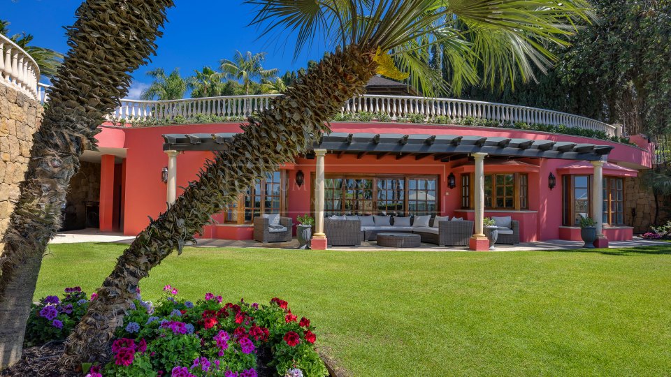 Marbella Golden Mile, Prime Beachfront Villa on Marbella’s Golden Mile