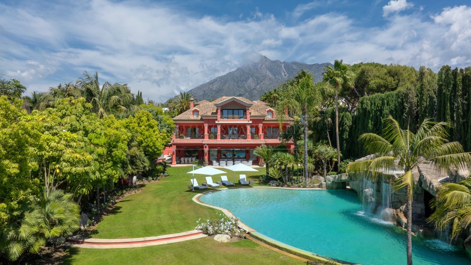 Marbella Golden Mile, Prime Beachfront Villa on Marbella’s Golden Mile